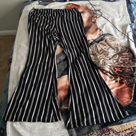 Black and white  pants - Picture 3 of 3